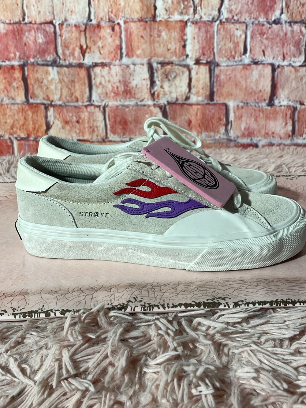 Straye skating shoes
